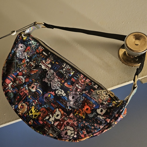 Tokidoki Midnight Metropolis shoulder bag - Picture 6 of 8